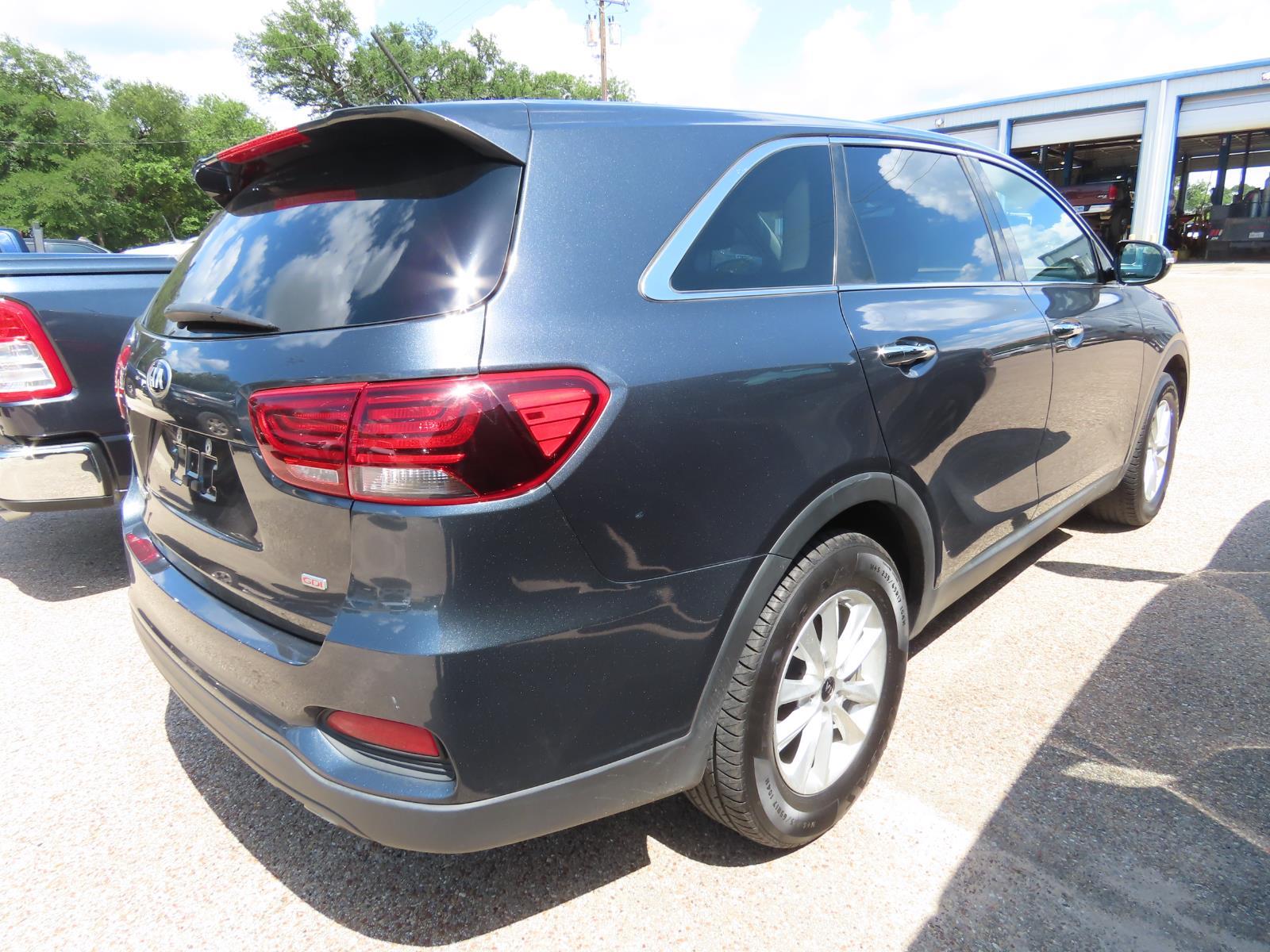 2020 Kia Sorento LX photo 5