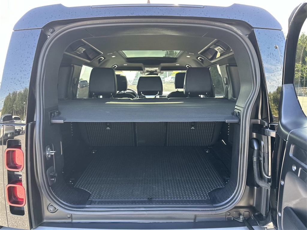 2025 Land Rover Defender S photo 14