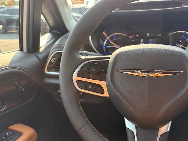 2023 Chrysler Pacifica Hybrid Pinnacle photo 35