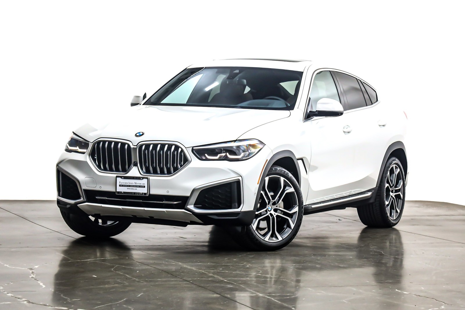 2022 BMW X6 40i's photo