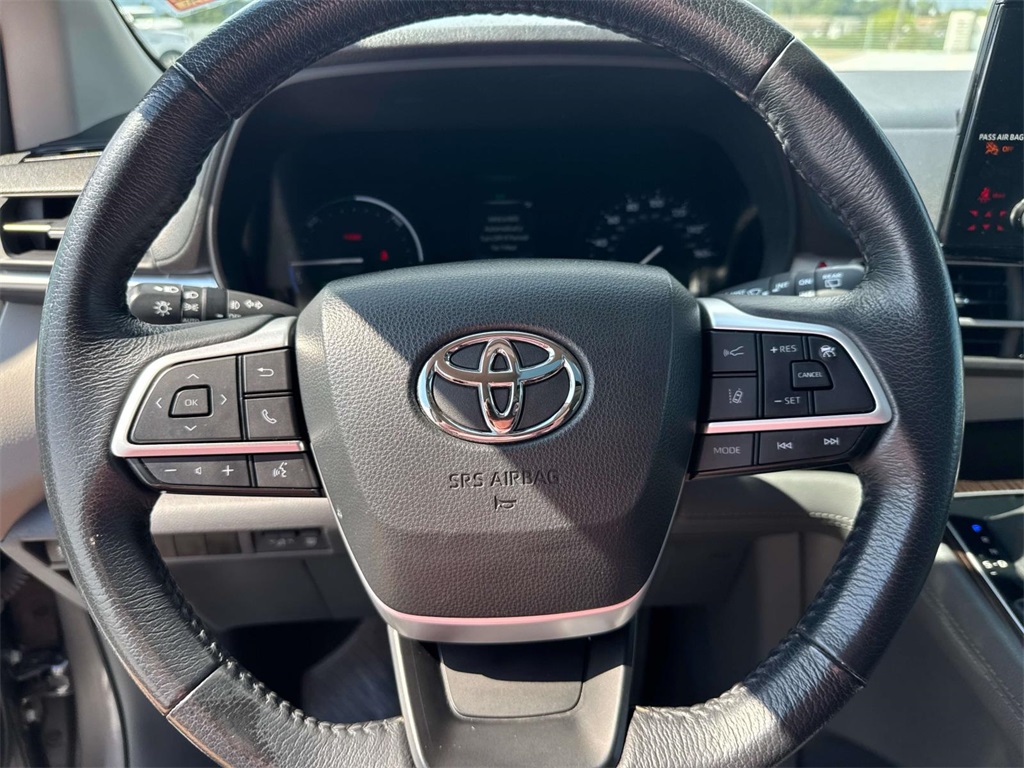 2024 Toyota Sienna XLE photo 23