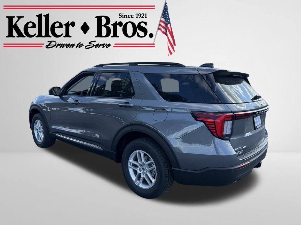 2025 Ford Explorer photo 2