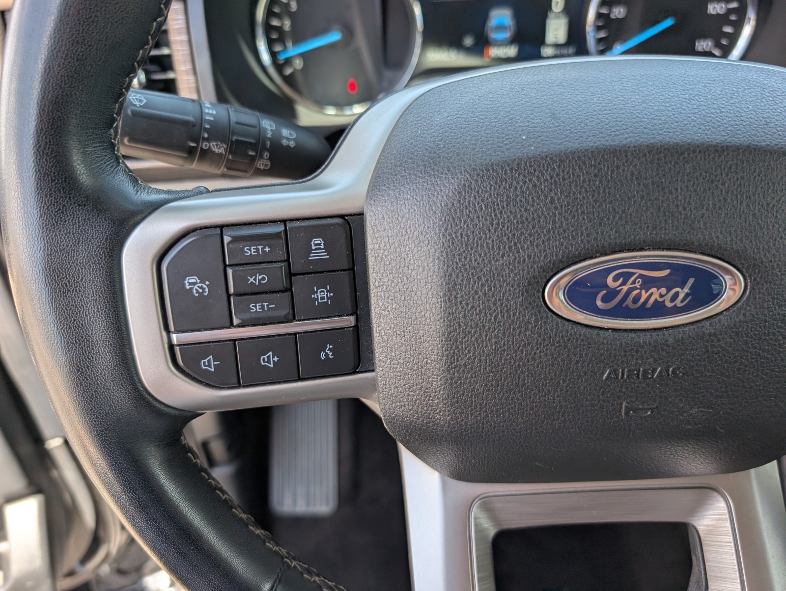 Used 2023 BLACK Ford Limited image 17