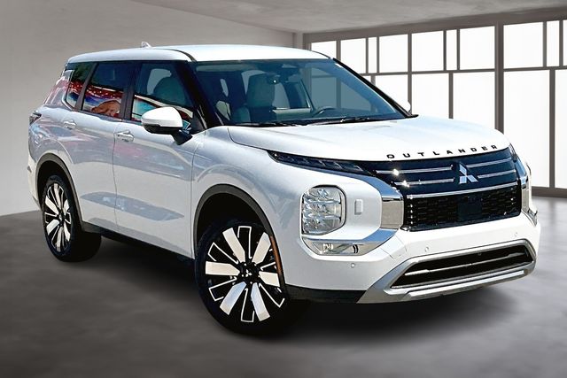 2025 Mitsubishi Outlander SE photo 3