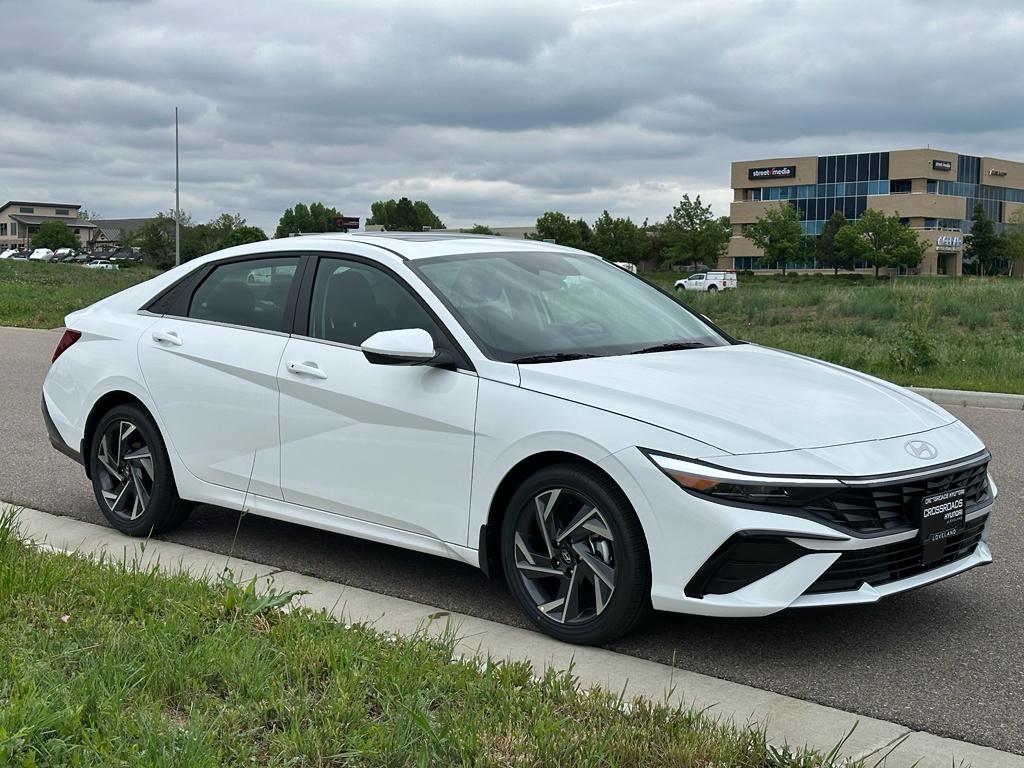 2025 Hyundai Elantra SEL Convenience photo 3