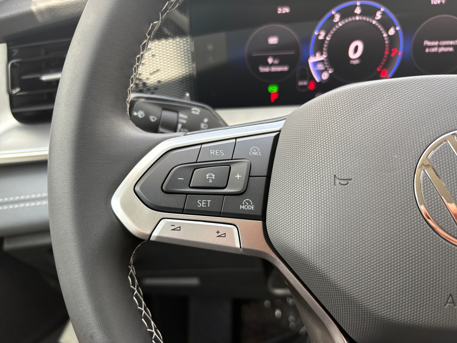 2025 Volkswagen Tiguan SE photo 15