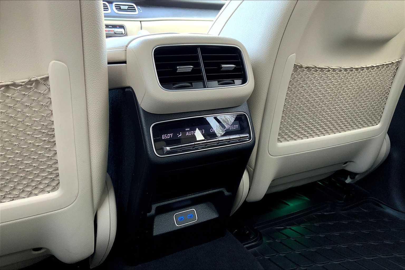 2025 Mercedes Benz GLS 450 4MATIC photo 33