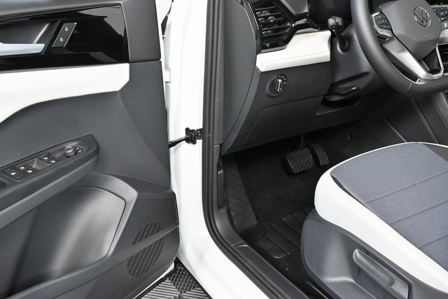 2025 Volkswagen Taos S photo 4