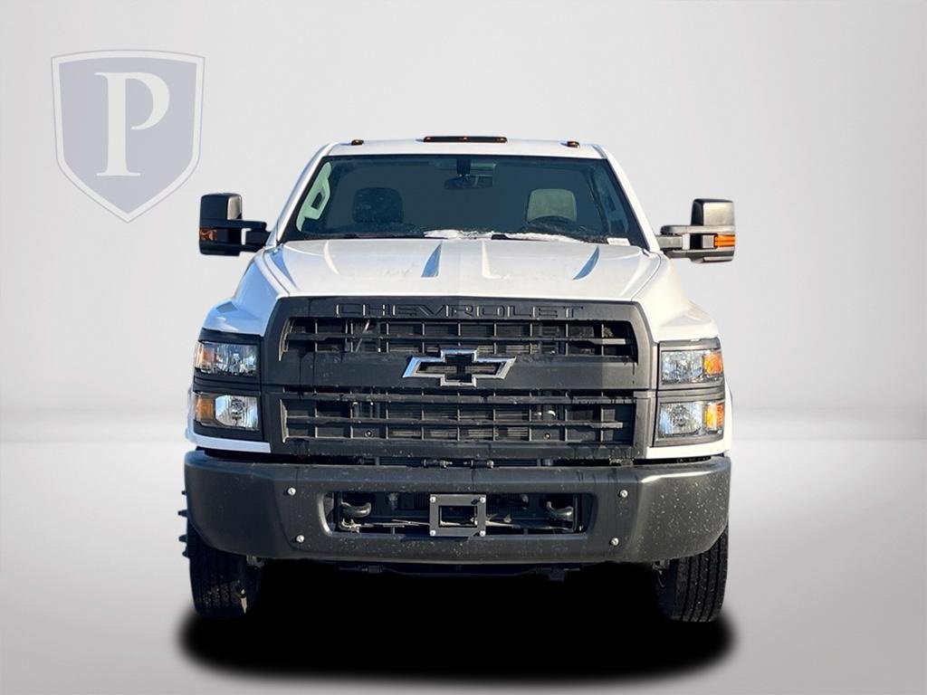 2024 Chevrolet Silverado 5500HD Work Truck photo 2