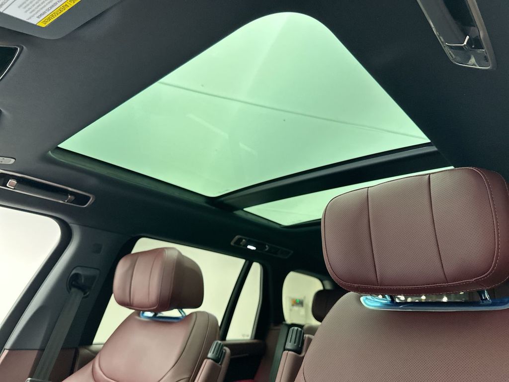 2025 Land Rover Range Rover Autobiography photo 9