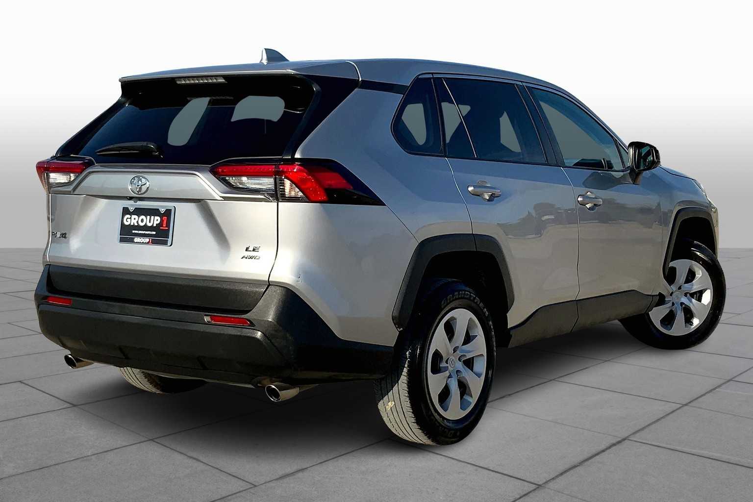 2024 Toyota RAV4 LE photo 9