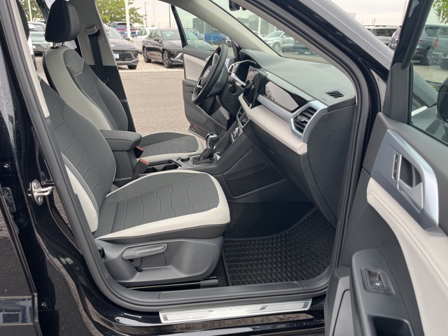 2025 Volkswagen Taos SE photo 18