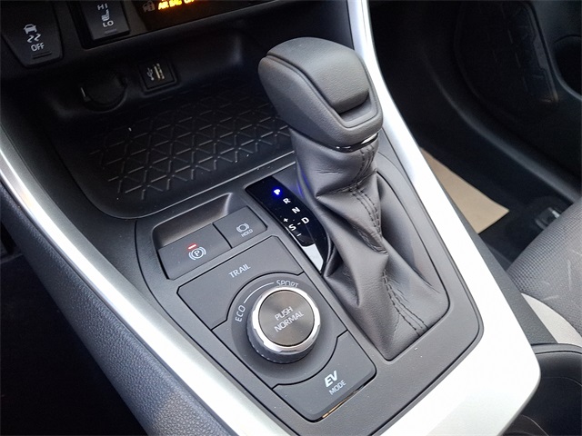 2025 Toyota RAV4 Hybrid XLE photo 10