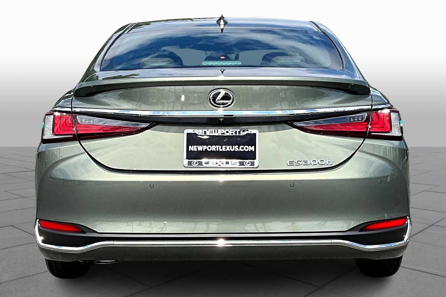 2025 Lexus ES 300h Luxury photo 4