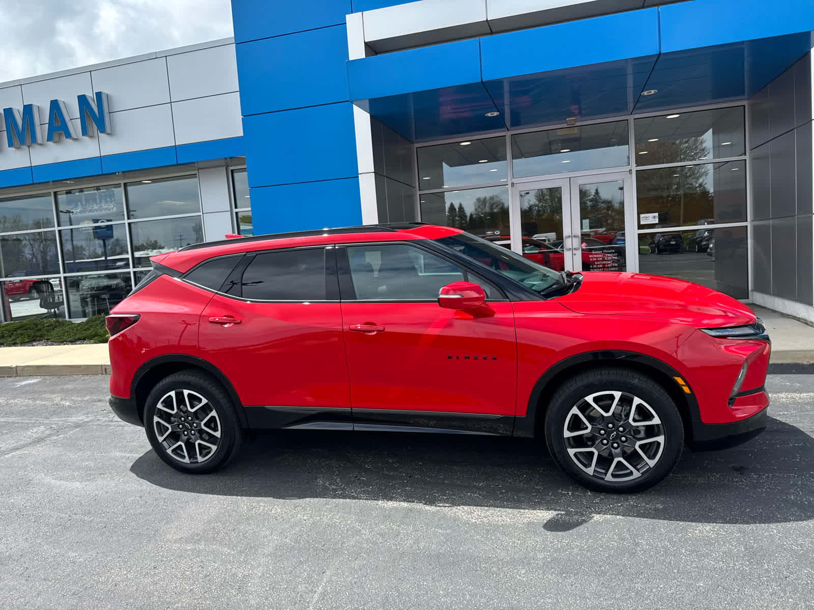 2024 Chevrolet Blazer RS photo 2