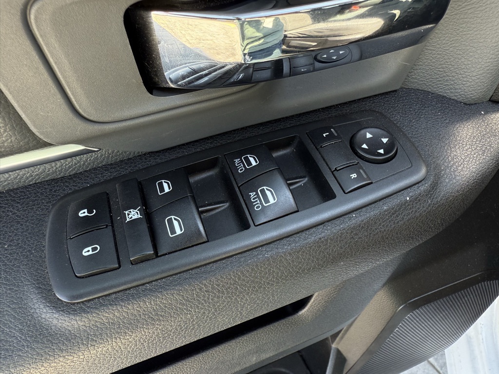 2021 Ram 1500 Classic SLT photo 17