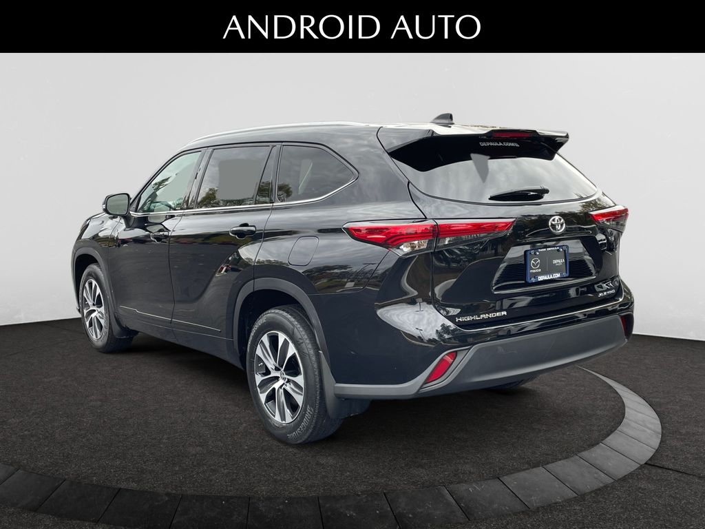 2022 Toyota Highlander XLE photo 3