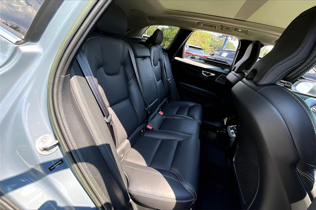 2023 Volvo XC60 B5 Ultimate photo 23