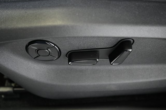 2025 Volkswagen Tiguan SE photo 22