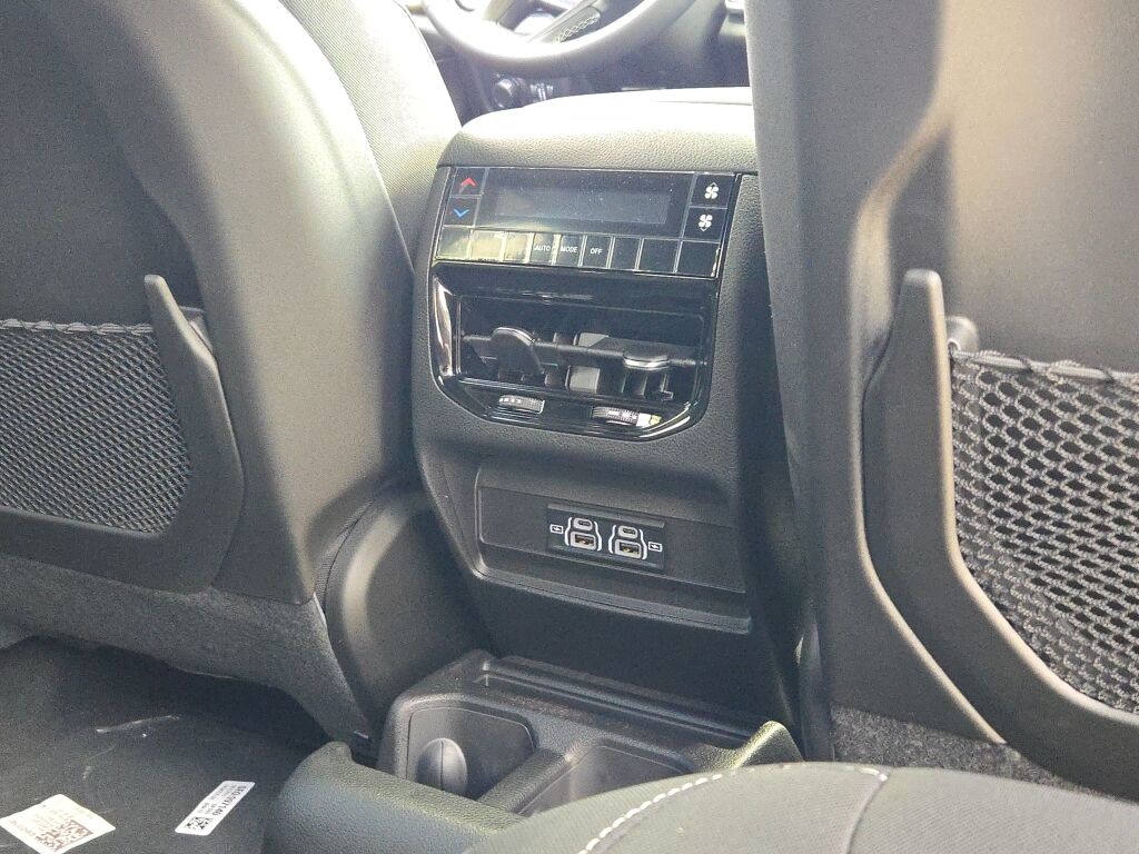 2025 Jeep Grand Cherokee Laredo photo 10