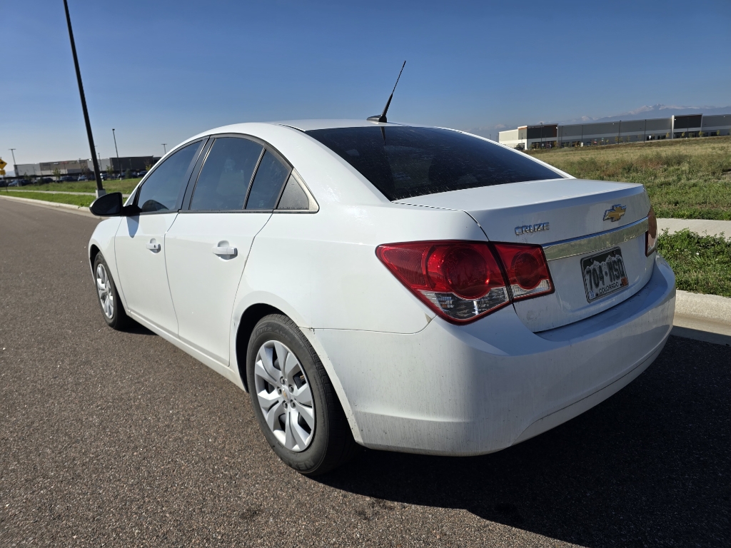 2014 Chevrolet Cruze LS photo 2