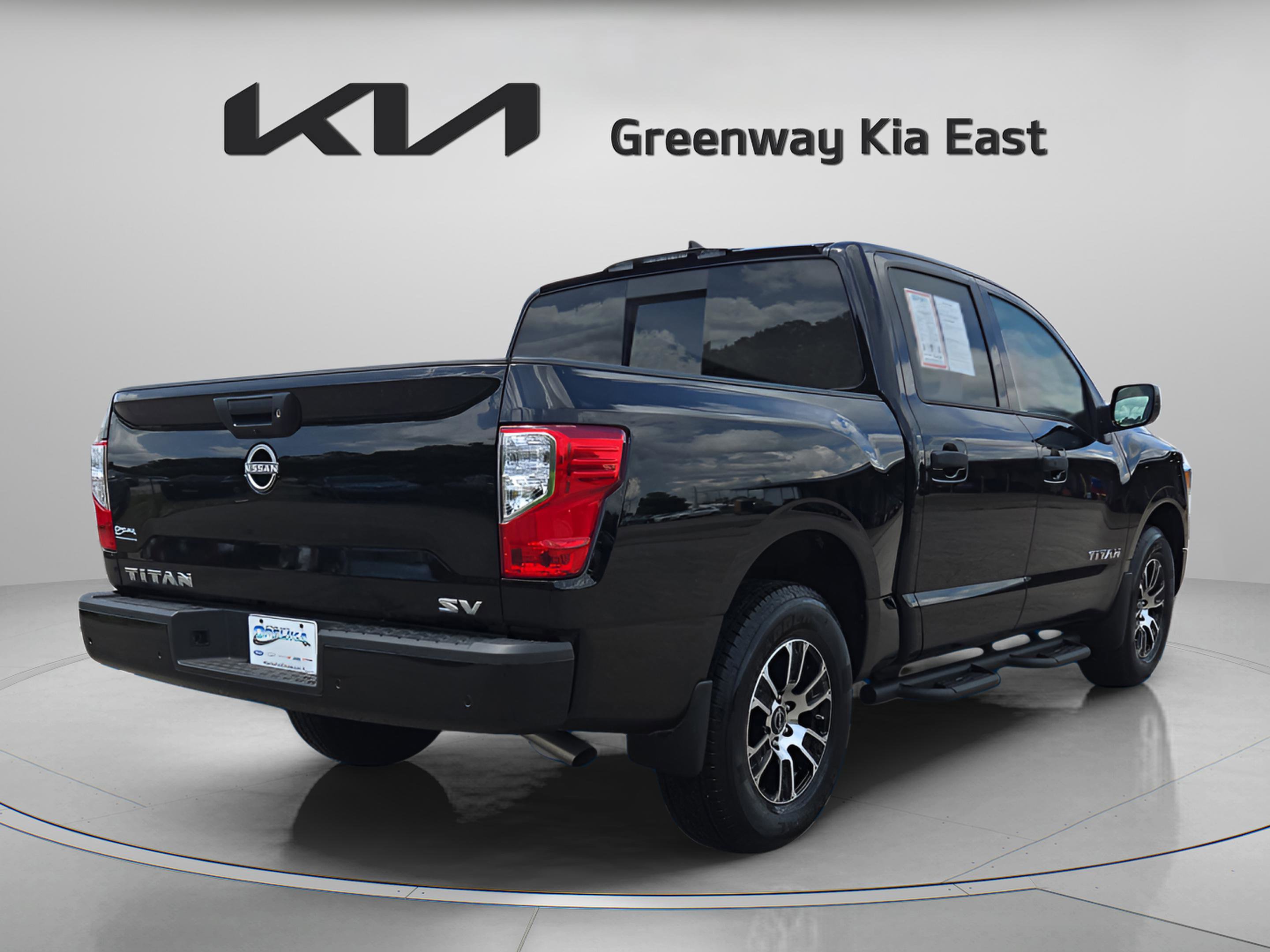 2024 Nissan Titan SV photo 4