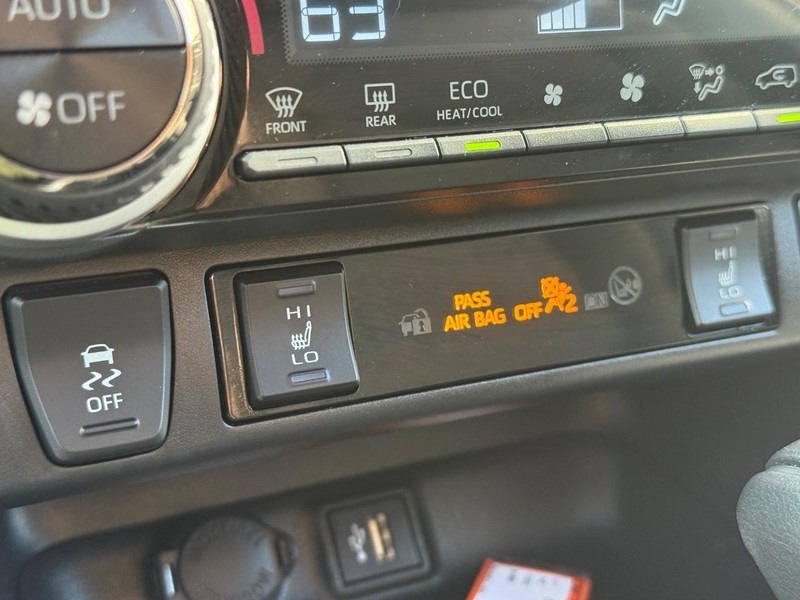 2024 Toyota RAV4 Hybrid XLE photo 28