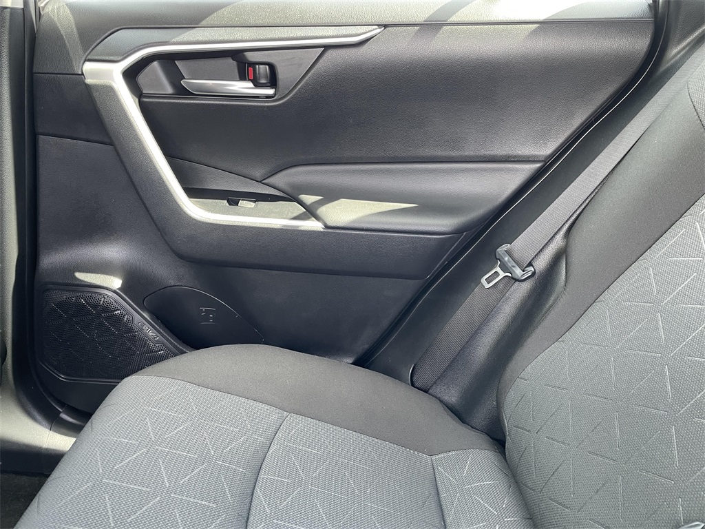 2024 Toyota RAV4 XLE photo 19