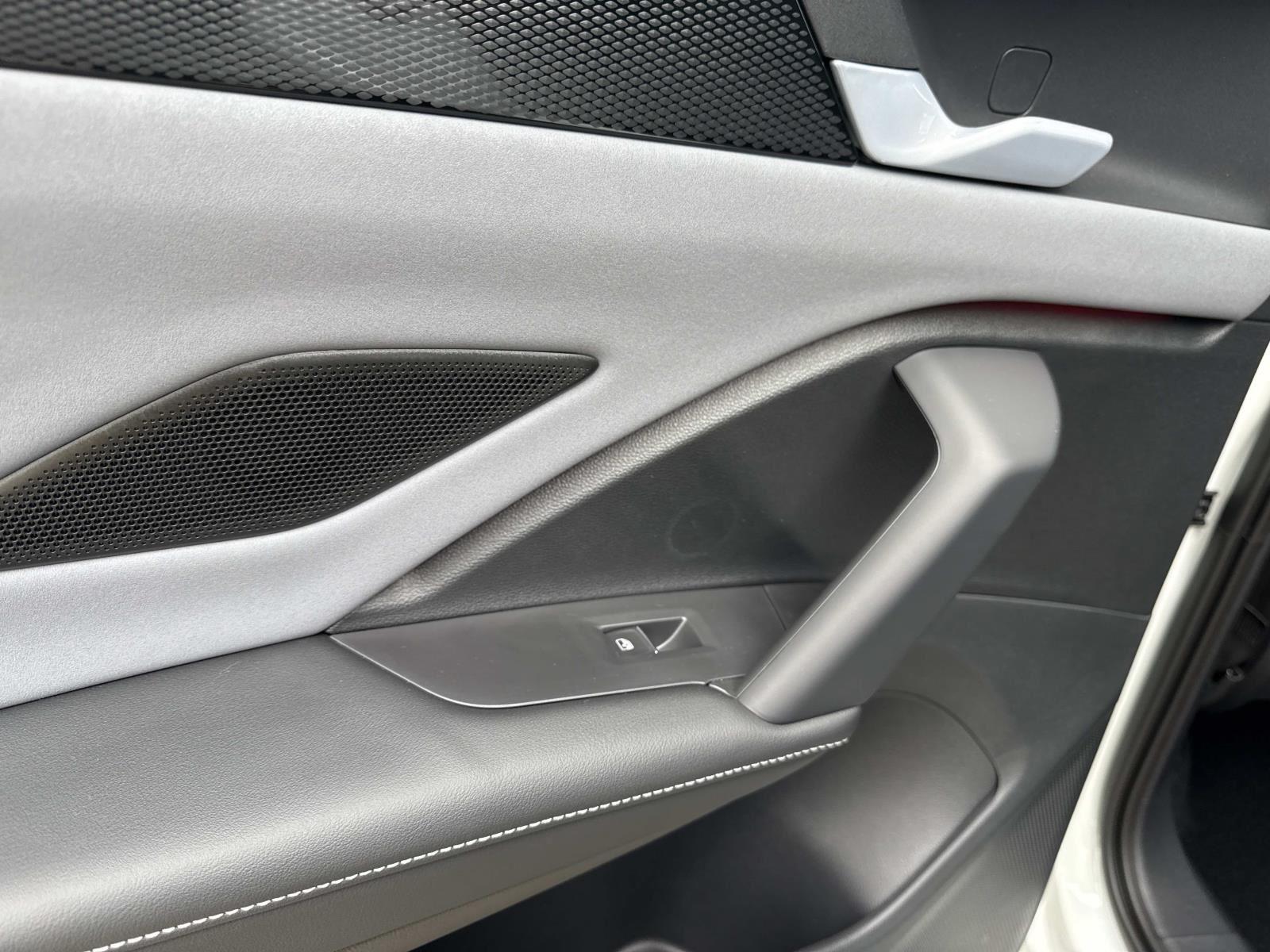 2025 Volkswagen Tiguan SE photo 4