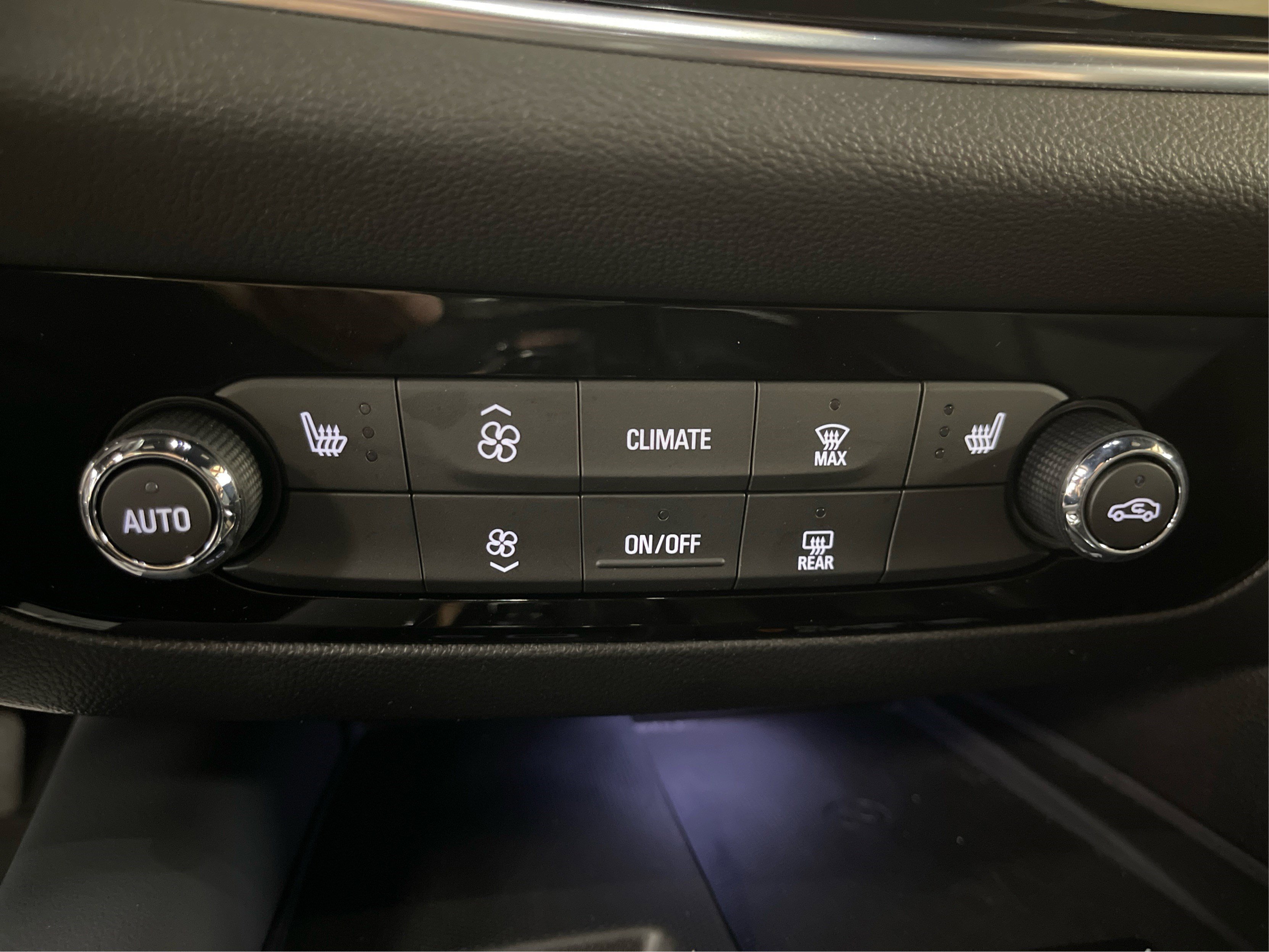 2023 Buick Enclave Essence photo 15