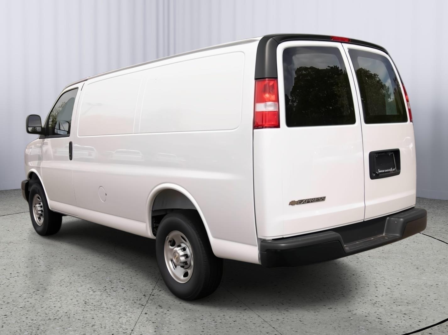2025 Chevrolet Express Cargo 2500 photo 5