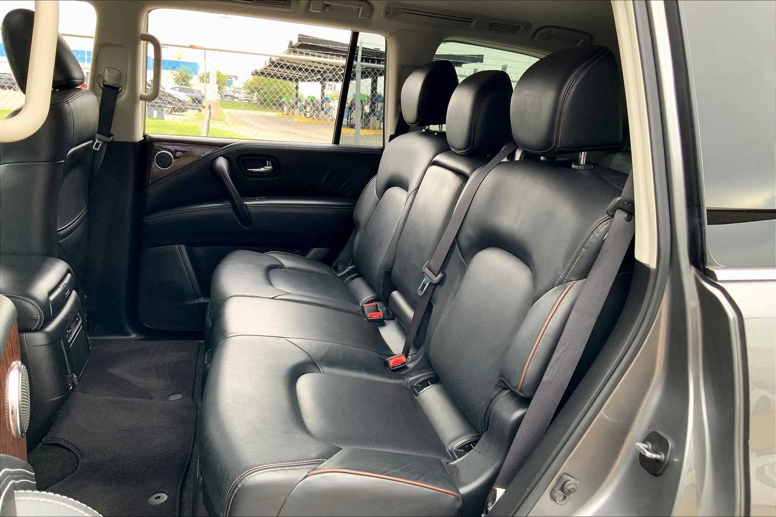 2020 Nissan Armada SL photo 18