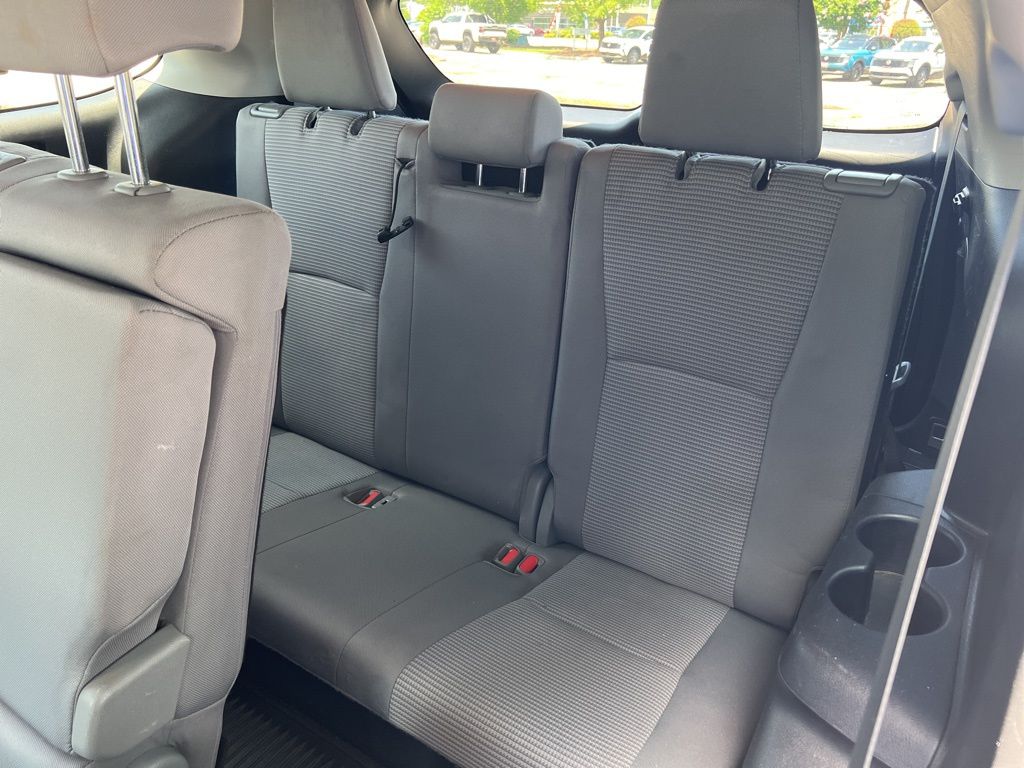 2023 Toyota Highlander L photo 16