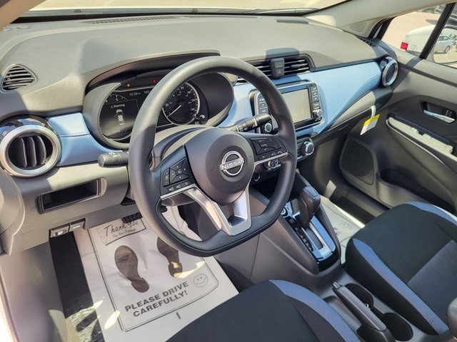 2025 Nissan Versa 1.6 SV photo 10
