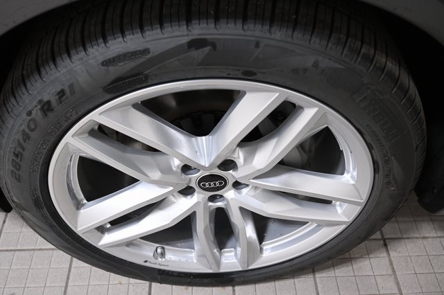 2025 Audi Q7 55 Premium Plus photo 12