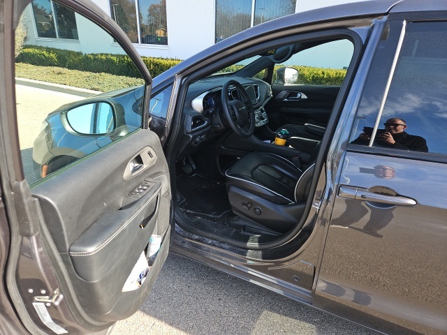 2022 Chrysler Pacifica Hybrid Limited photo 3