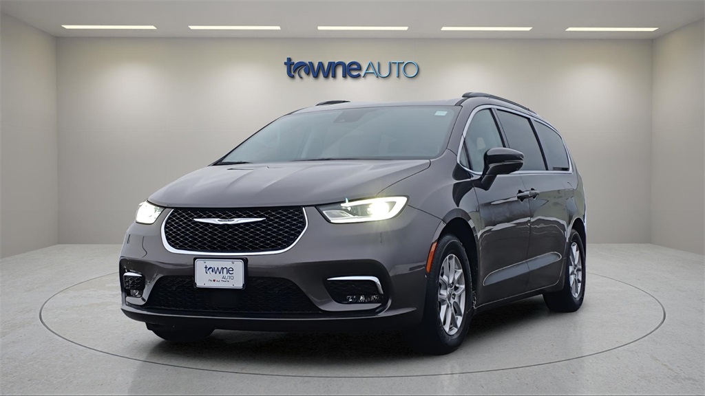 2022 Chrysler Pacifica Touring L's photo