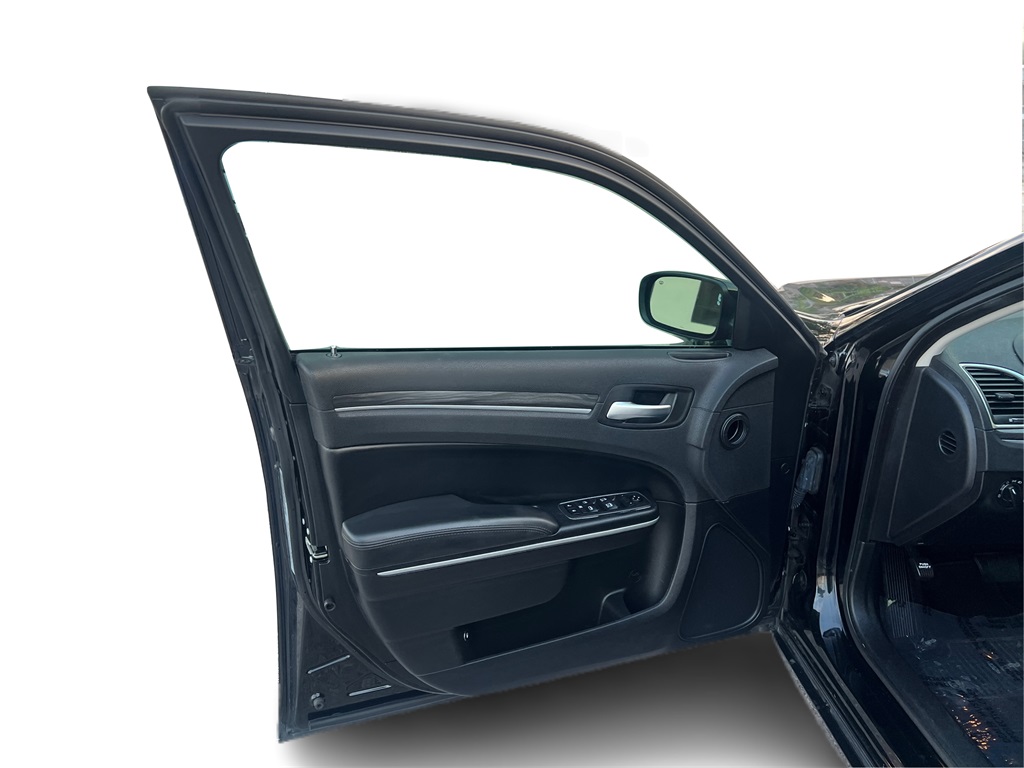 2020 Chrysler 300 Touring photo 19