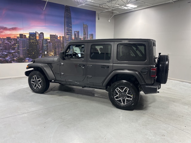 2025 Jeep Wrangler Sahara photo 4