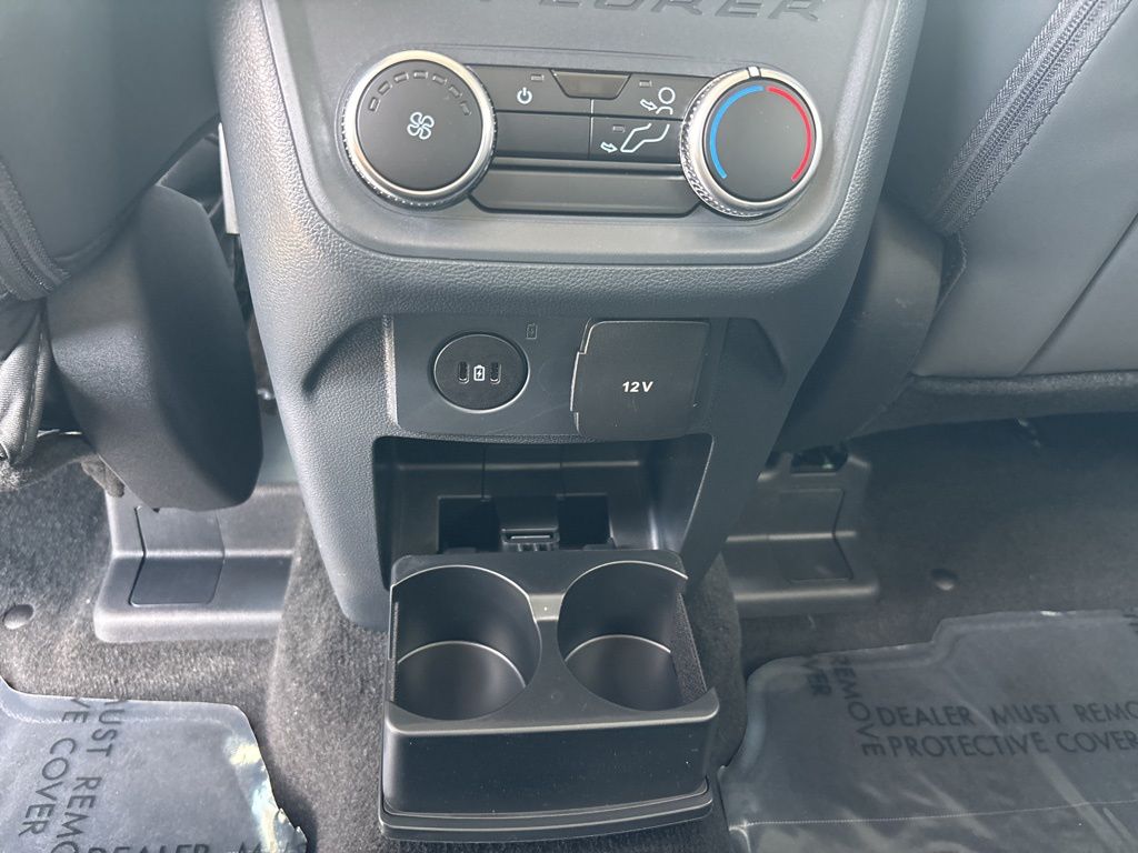 2025 Ford Explorer photo 27