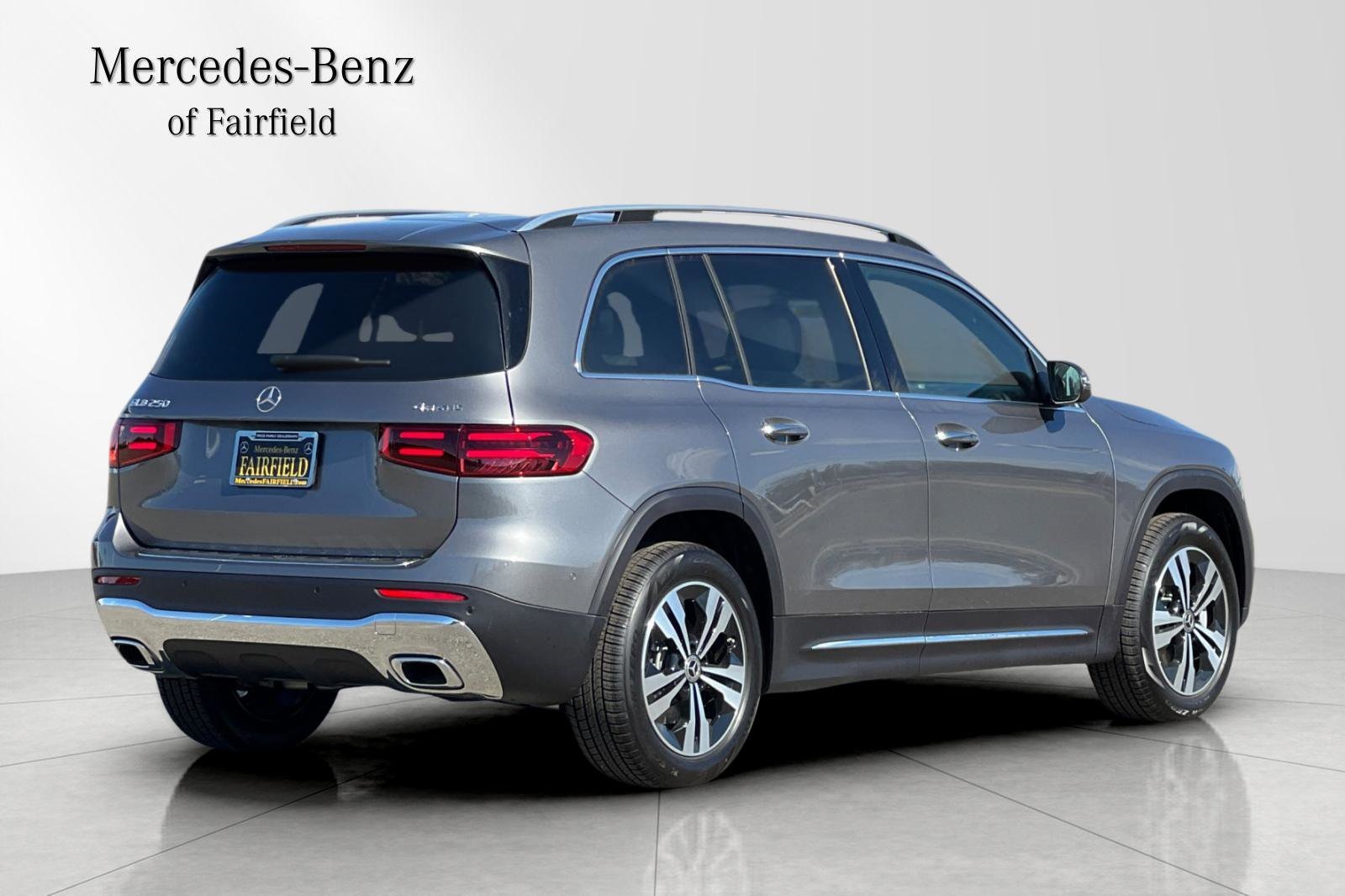 2026 Mercedes Benz GLB 250 4MATIC photo 2