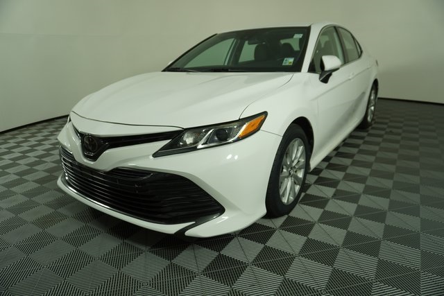 2020 Toyota Camry LE photo 3