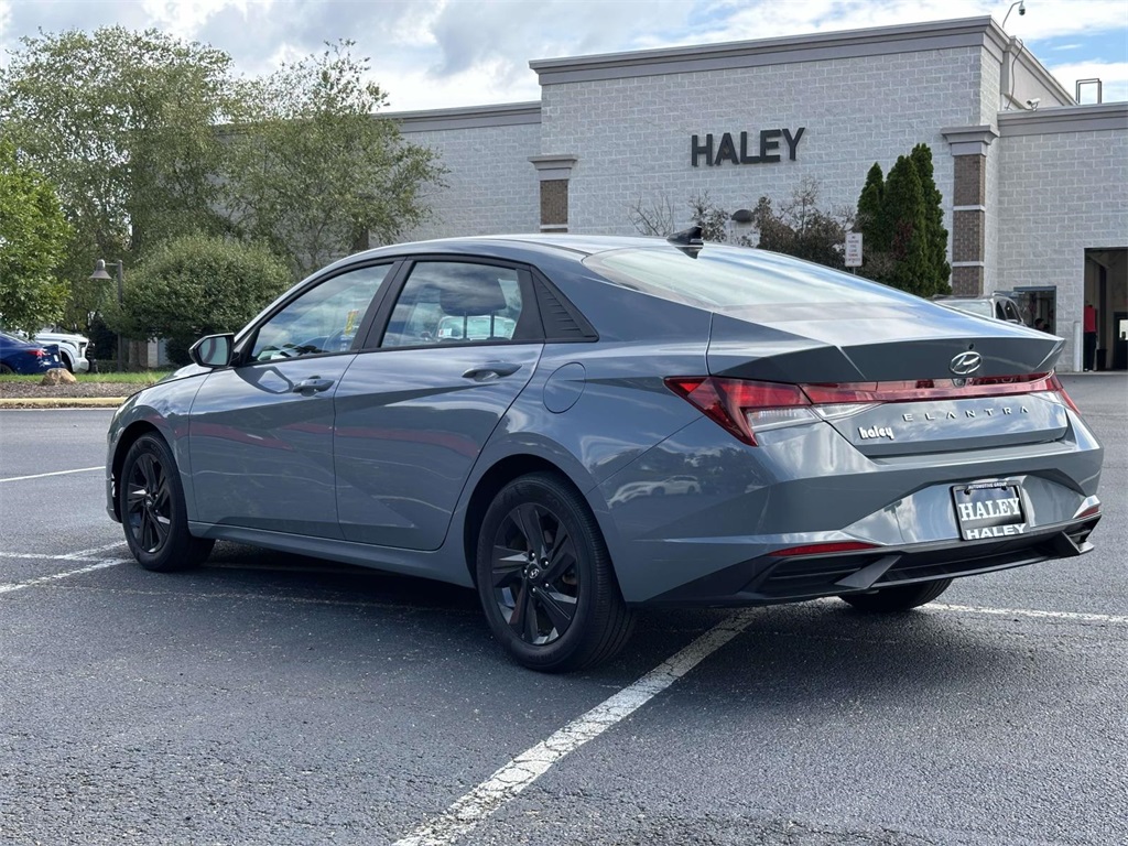 2022 Hyundai Elantra SEL photo 20