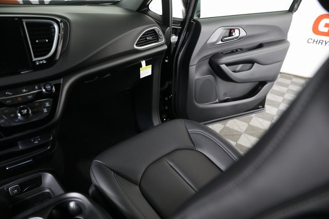 2026 Chrysler Voyager LX photo 21