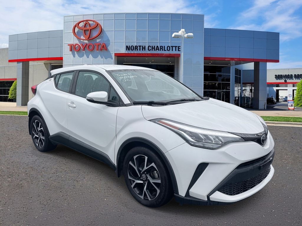 2021 Toyota C-HR XLE's photo