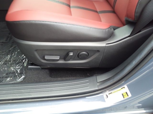 2025 Mazda CX-50 Premium Plus photo 9