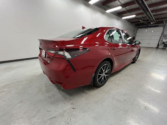 2022 Toyota Camry SE photo 8