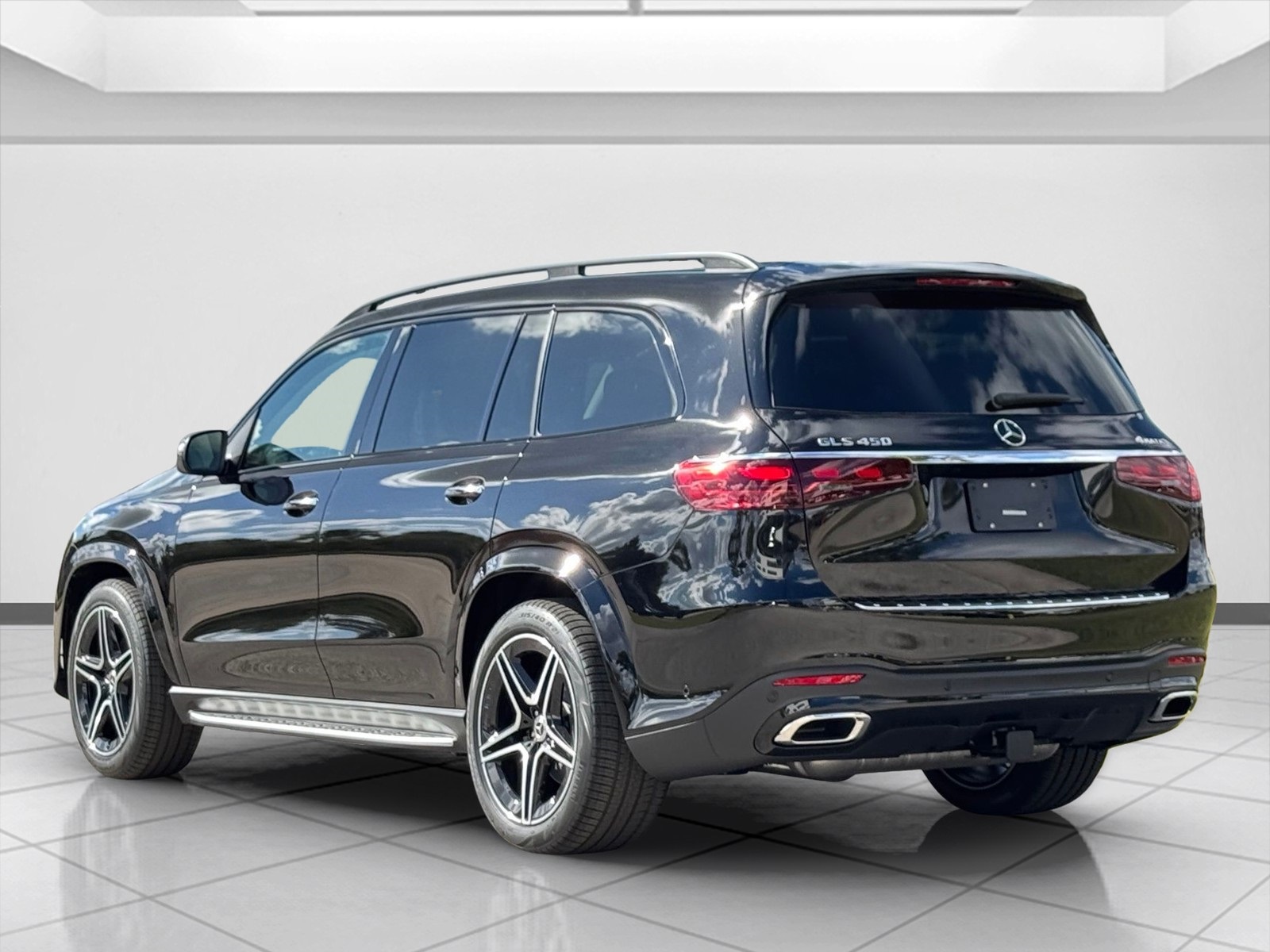 2026 Mercedes Benz GLS 450 4MATIC photo 4