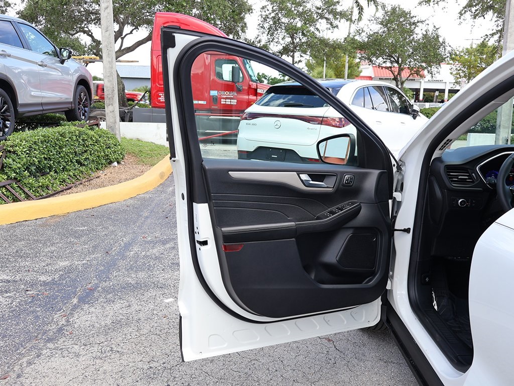 2022 Ford Escape SEL photo 26