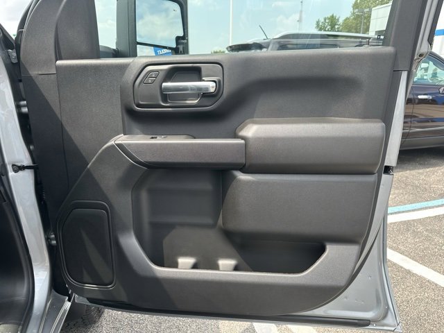 2025 Chevrolet Silverado 2500HD Custom photo 10